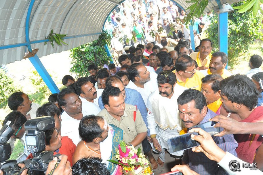Gautamiputra-Satakarni-Team-at-Karimnagar
